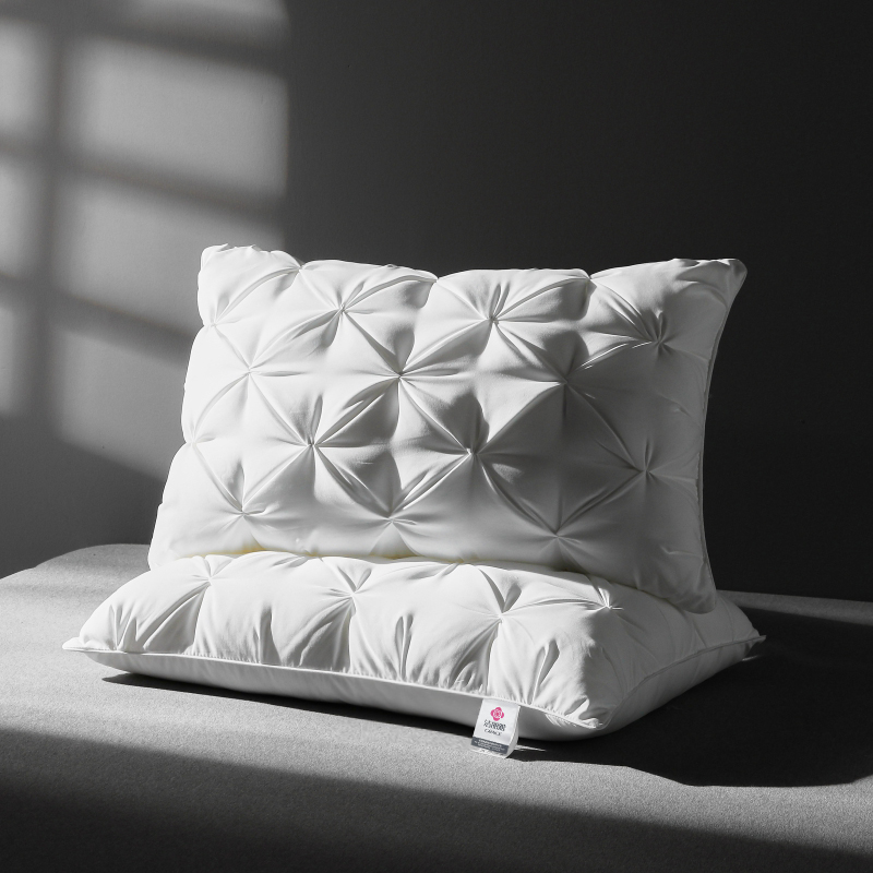 洁丽雅亲肤扭花羽丝绒枕JLY-C107