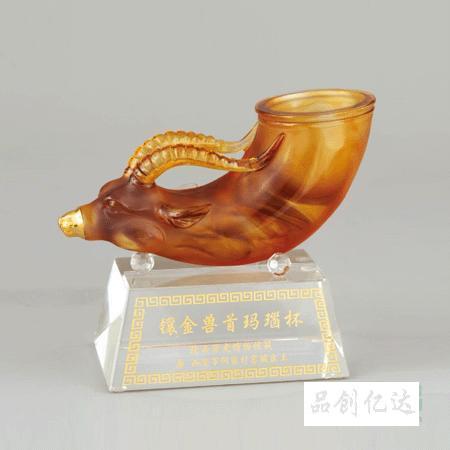中国元素-镶金兽首玛瑙杯