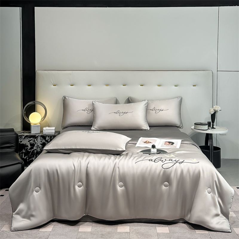 百丽安娜水洗真丝刺绣凉感夏被-灰