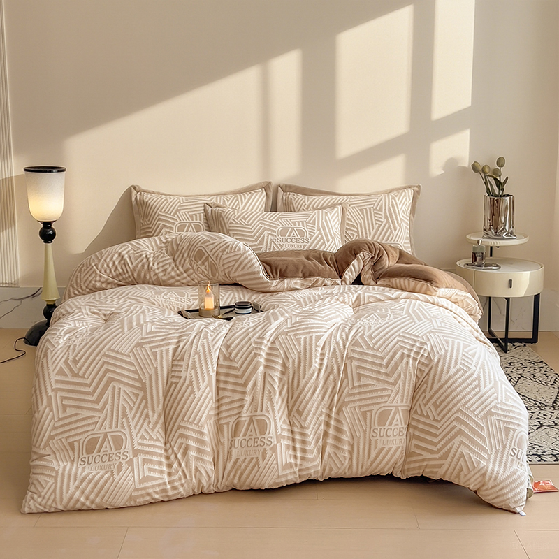 百丽安娜提花牛奶绒冬被-密语