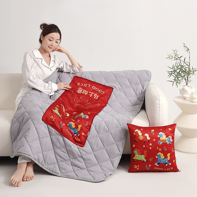 宏石家纺“马上如意”鸿运抱枕被