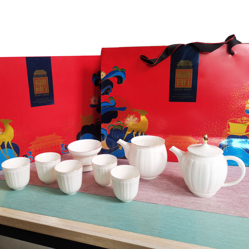 鹏翼羊脂玉瓷浮雕茶具