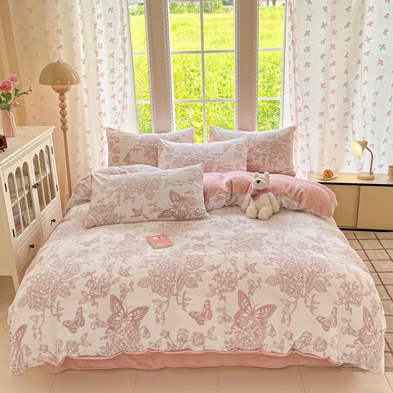 百丽安娜浮雕绒四件套--舞蝶暖心粉